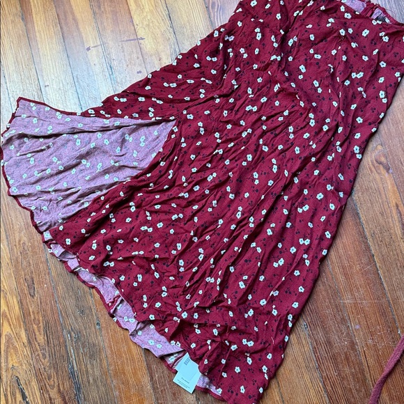 Reformation red floral print midi skirt with slit Size 8 - Picture 7 of 8
